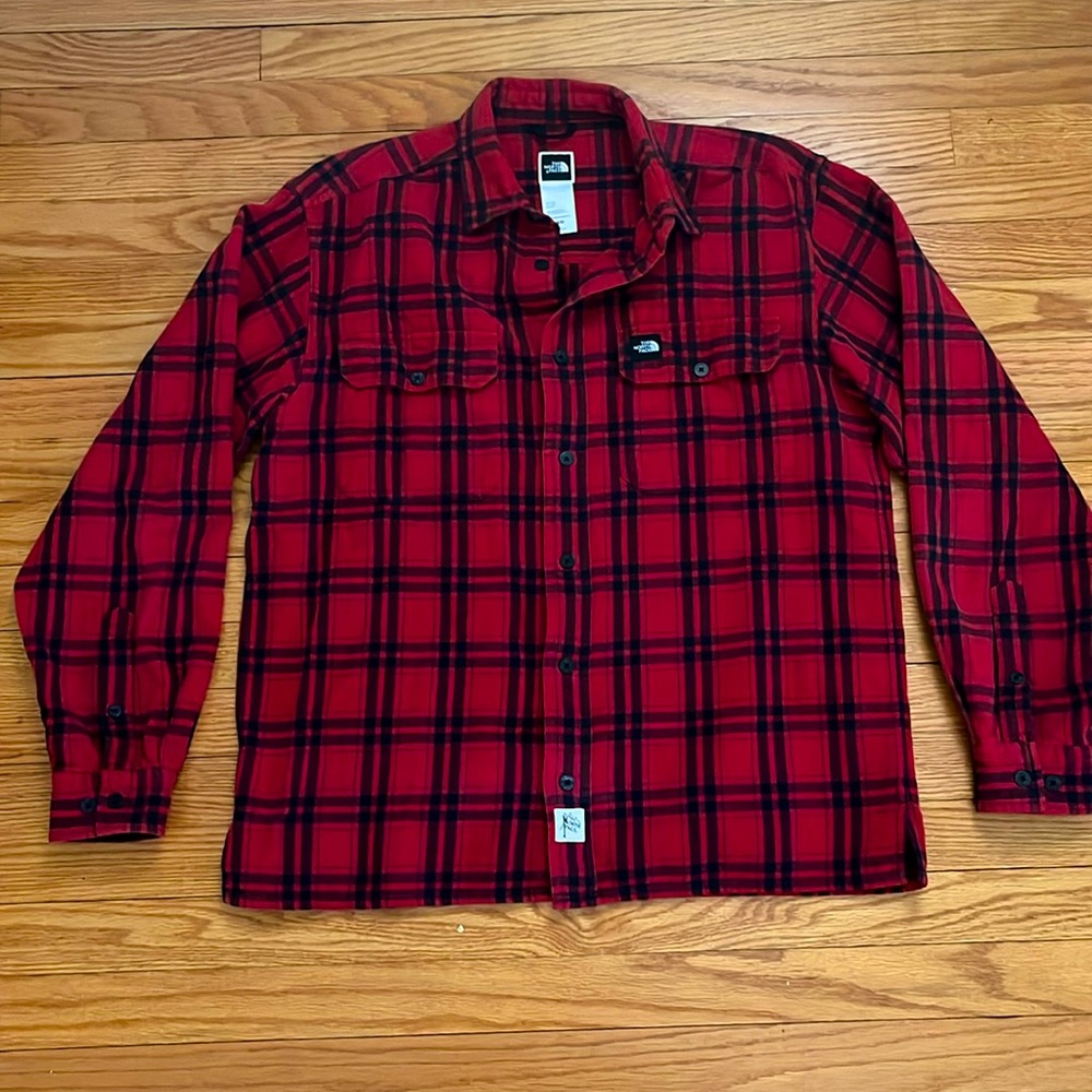 The north face men’s shirt Red Black Plaid Button Up Long Sleeve Flannel